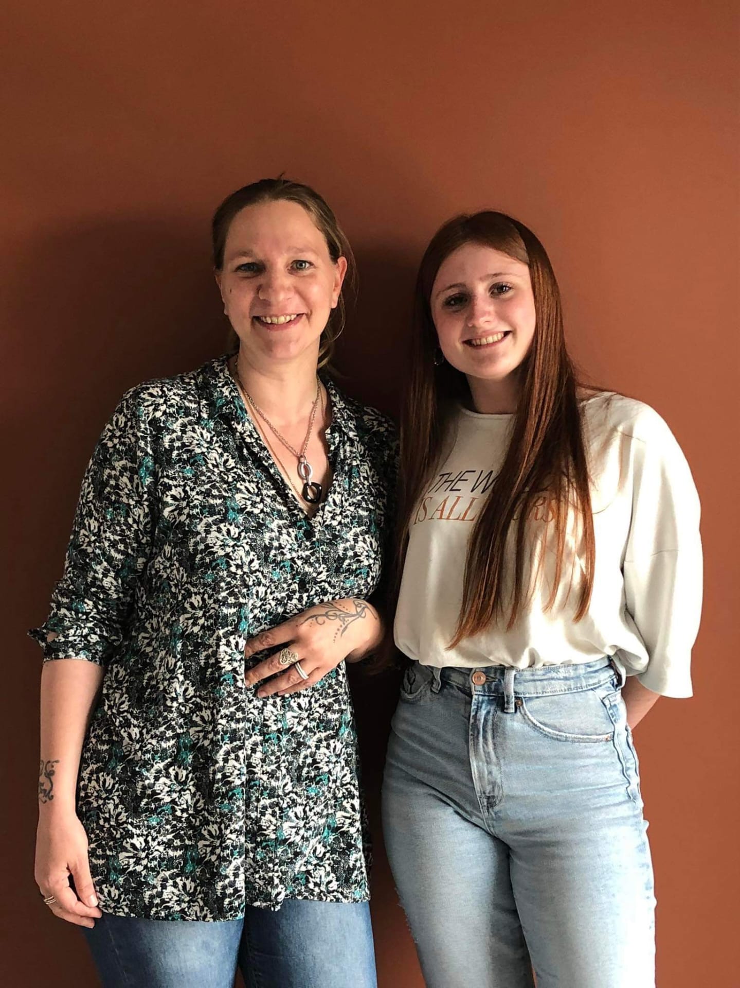 Découvrez l'interview de Julie Denis, stagiaire en BAC3 chez Lapraille et Associés, Etude d'huissiers de justice en Province de Luxembourg avec sa maître de stage, Sylvie Bruwier, assistante de direction dans l'Etude.