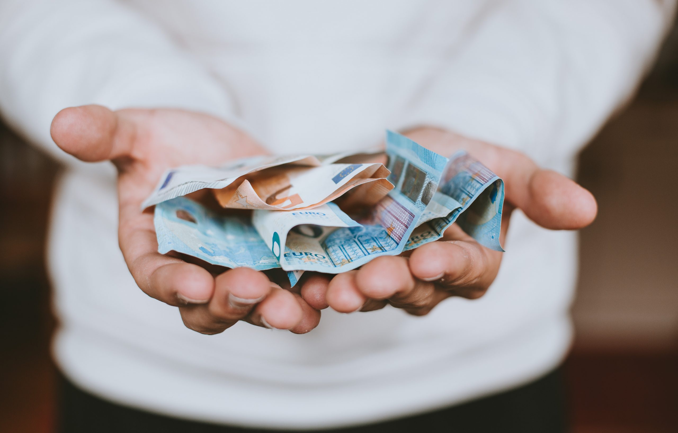 Prêter une somme d'argent : comment se couvrir ? L'Etude Lapraille et Associés, active en province de Luxembourg répond à votre question.