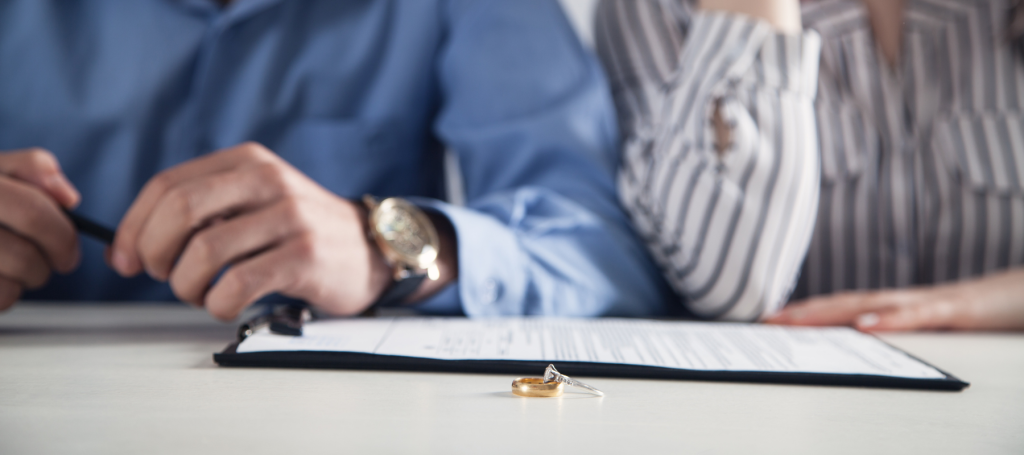 Pourquoi l'intervention d'un huissier de justice est obligatoire lors d'un divorce en Belgique ?